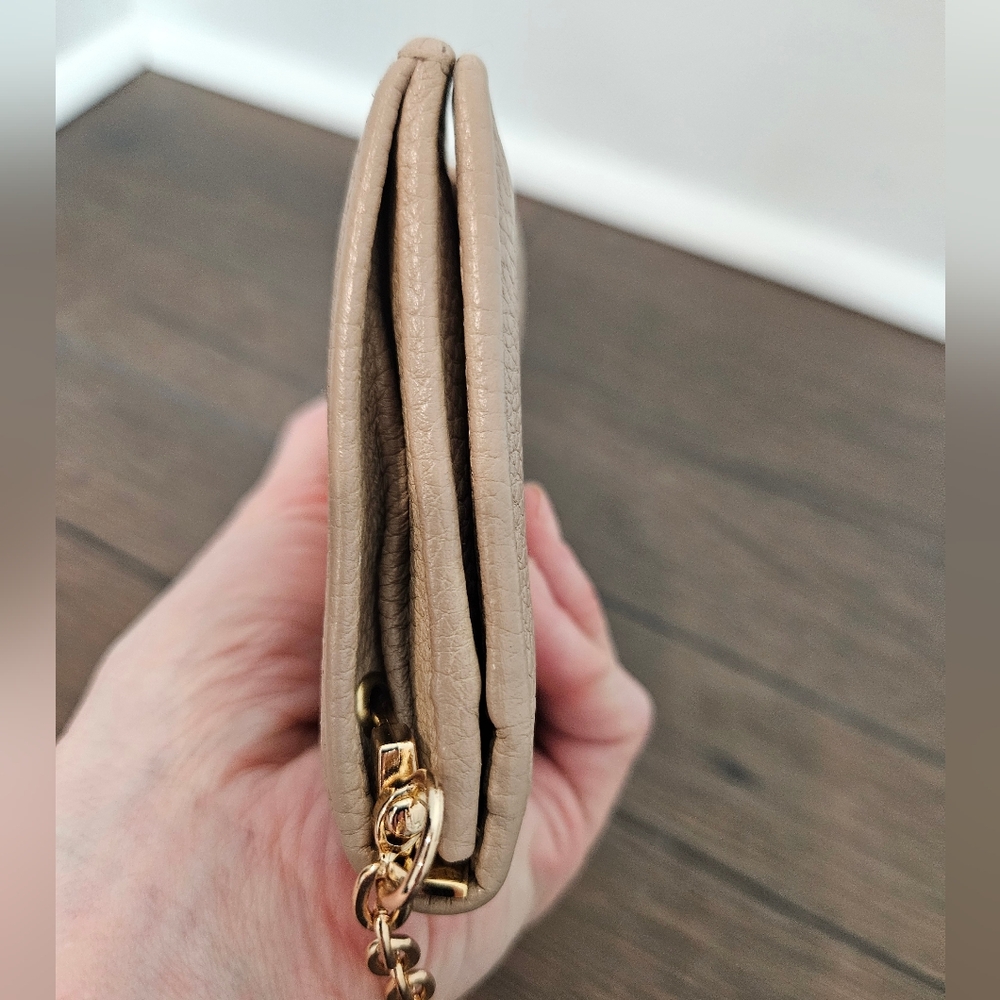 Salvatore Ferragamo Cream Wallet/Crossbody Chain Bag - Picture 4 of 16